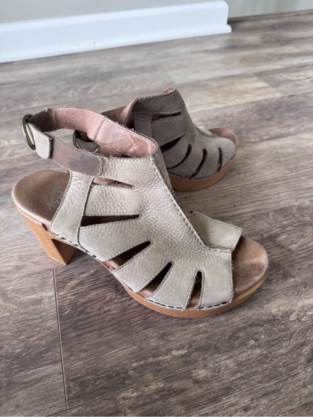 Dansko Taupe Leather Cutout Playform Heeled Sandals with Buckle - Size: 37 - Picture 5 of 10